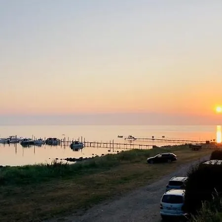 Strandhus Med Panoramaudsigt Ved Anslet Strand *
