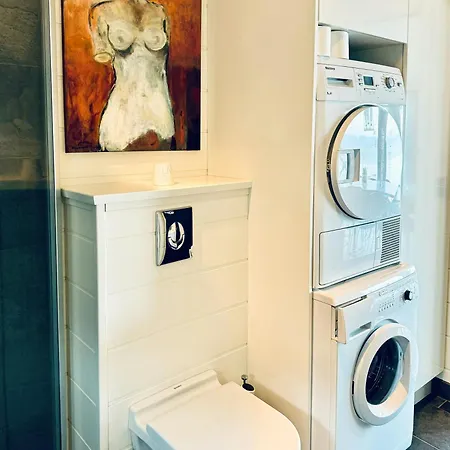 Strandhus Med Panoramaudsigt Ved Anslet Strand *